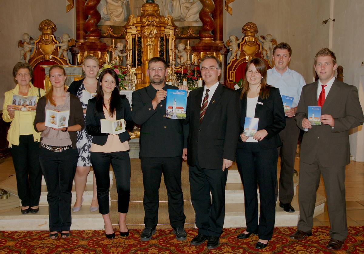 Der gelungen Kirchenführer „Die Kirchen der Pfarrei Oberschneiding“