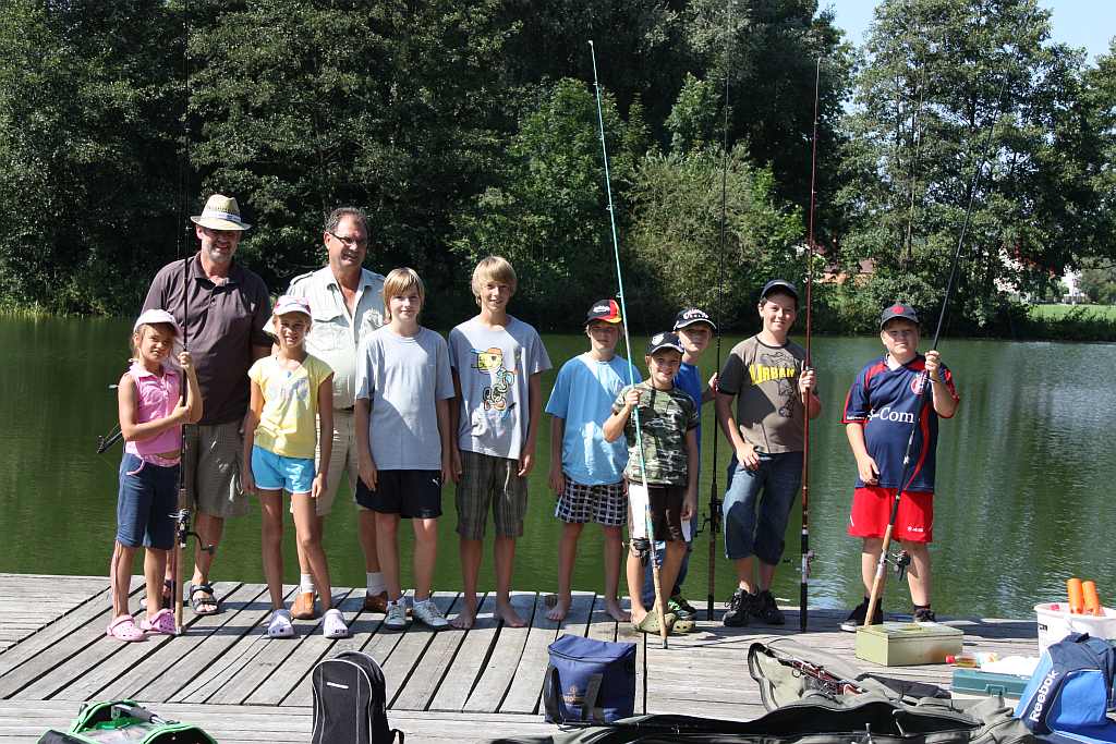 "Schnupperfischen" auf dem Laga-Weiher in Straubing in Zusammenarbeit mit dem Bezirksfischereiverein Straubing e.V. 
