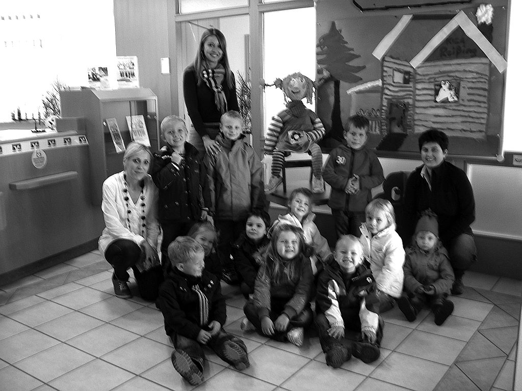 Die Kinder gestalteten die Schalterhalle neu