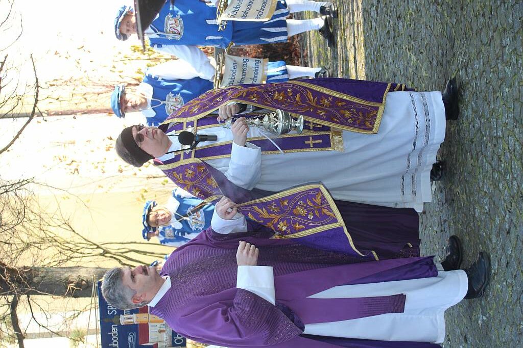 Pfarrer Dr. Peter Maier mit Diakon Johann Hofmann
