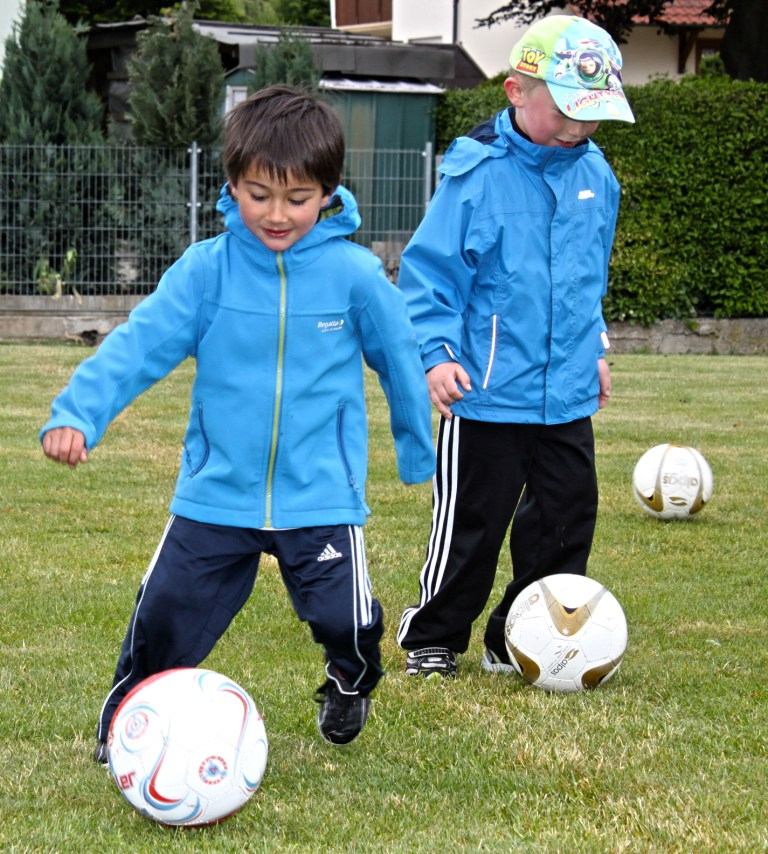 Nachwuchsfußballer in Aktion