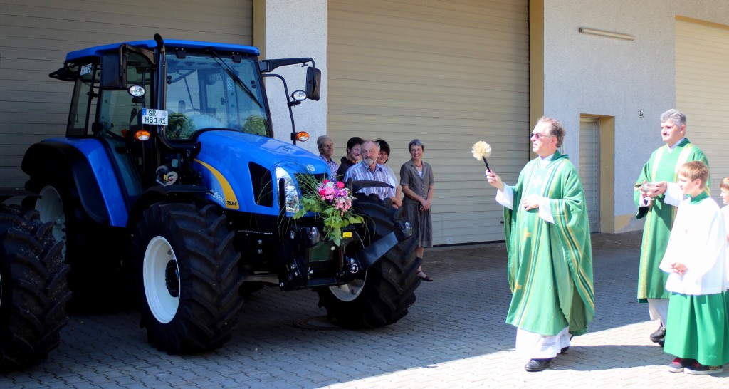 Fahrzeugsegnung in der Pfarreiengemeinschaft Oberschneiding-Reißing