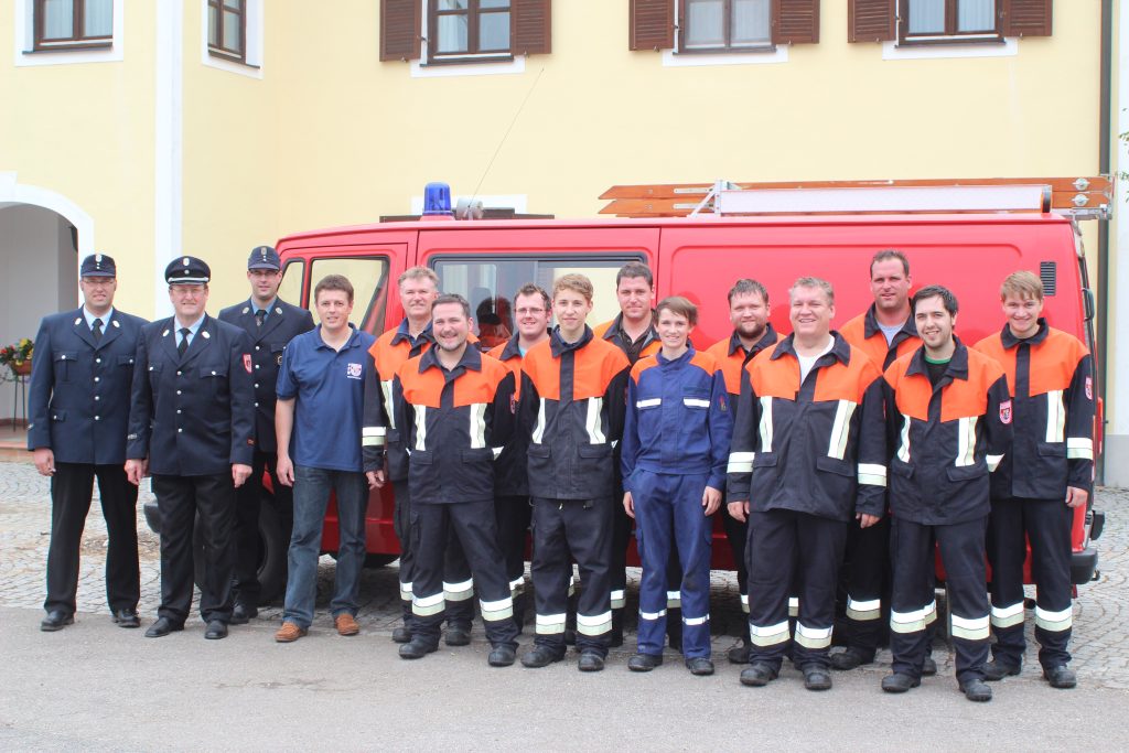 Die erfolgreichen Gruppen mit dem Schiedsrichterteam, KBM Huber Markus und KBM a.D. Kantsberger Georg, Zeitnehmer Christian Kiermeier und Bürgermeister Ewald Seifert