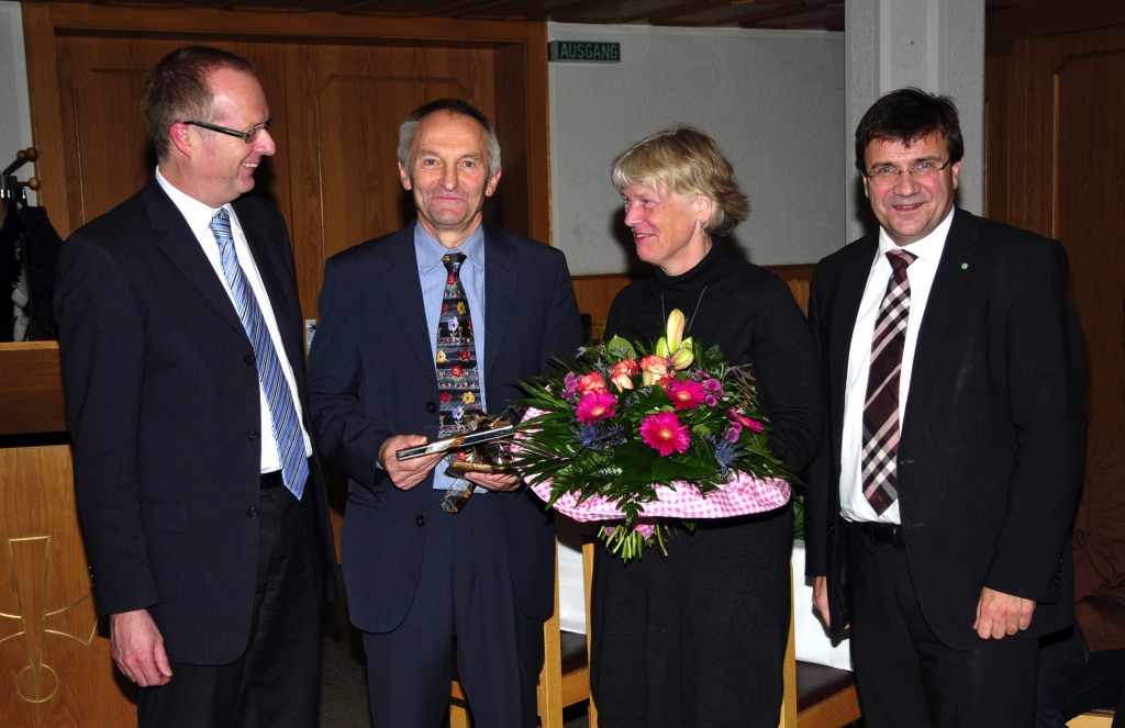 von links: Johannes Magin, Abteilungsleiter Teilhabeleistungen; Gerhard Schill, Angelika Schill und Michael Eibl, Direktor der Kath. Jugendfürsorge Regensburg