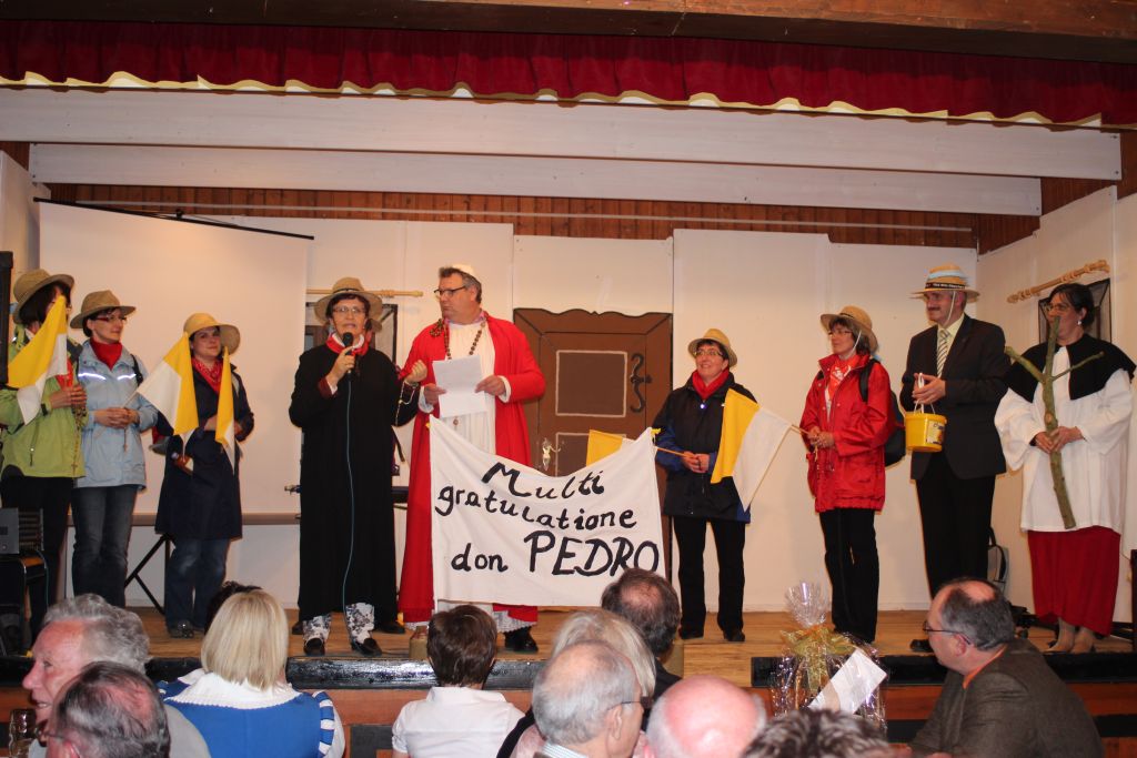 Die Pilgergruppe und der Gesandte „Monsignore Segafredo“ samt Übersetzerin waren direkt aus Rom angereist!