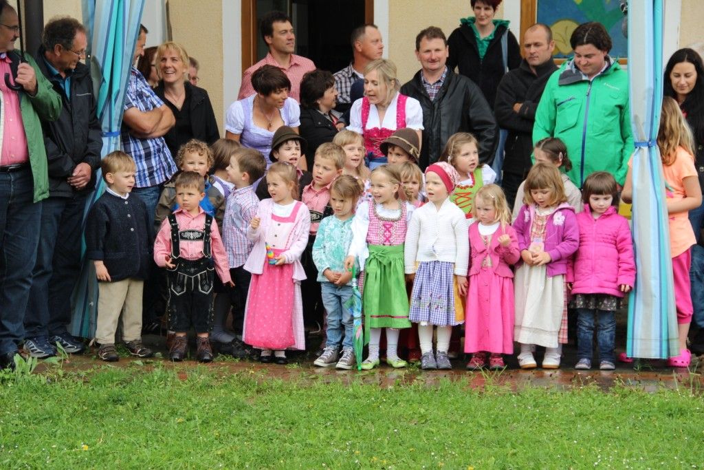 Die Kinder bei Ihren Aufführungen