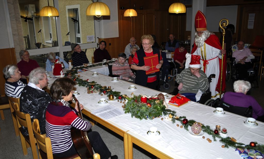 Die Adventsfeier im Festsaal des Antoniusheimes Münchshöfen
