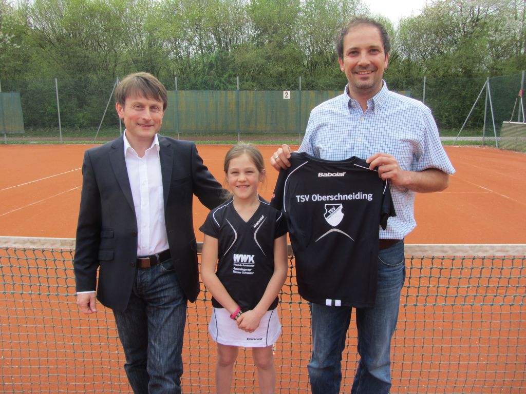 Sponsor Werner Schneider (links) mit Tennistrainer Stefan Lobmeyer (rechts)