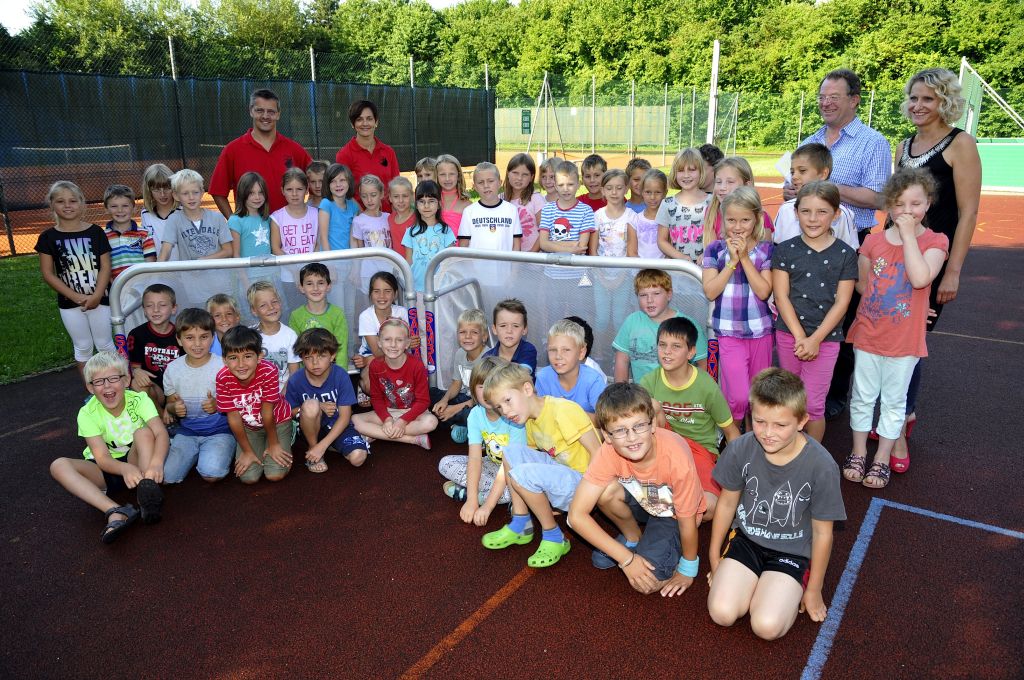 2014-07-25 TSV spendet Tore an Schule