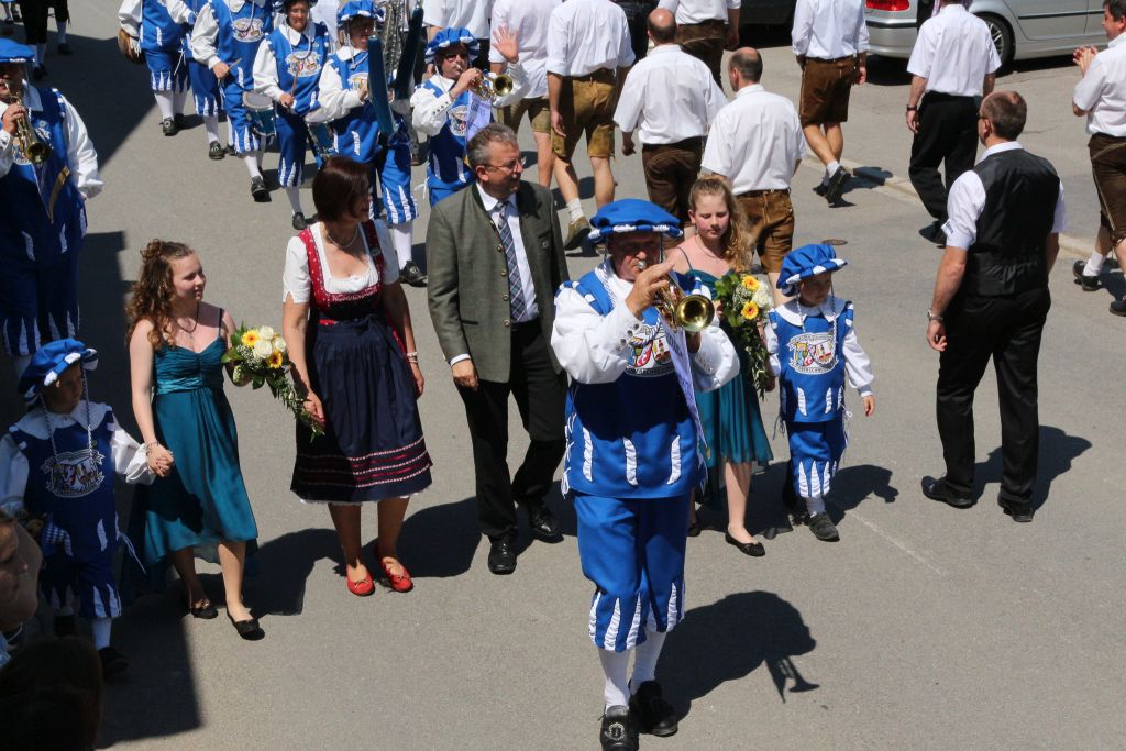 2014-08-05 GF Gäubodenspielmannszug Oberschneiding beim Festzug