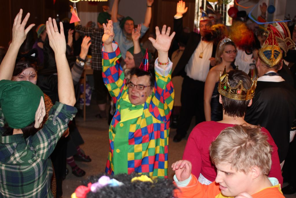 Ausgelassene Stimmung in der Cafeteria des Antoniusheims Münchshöfen