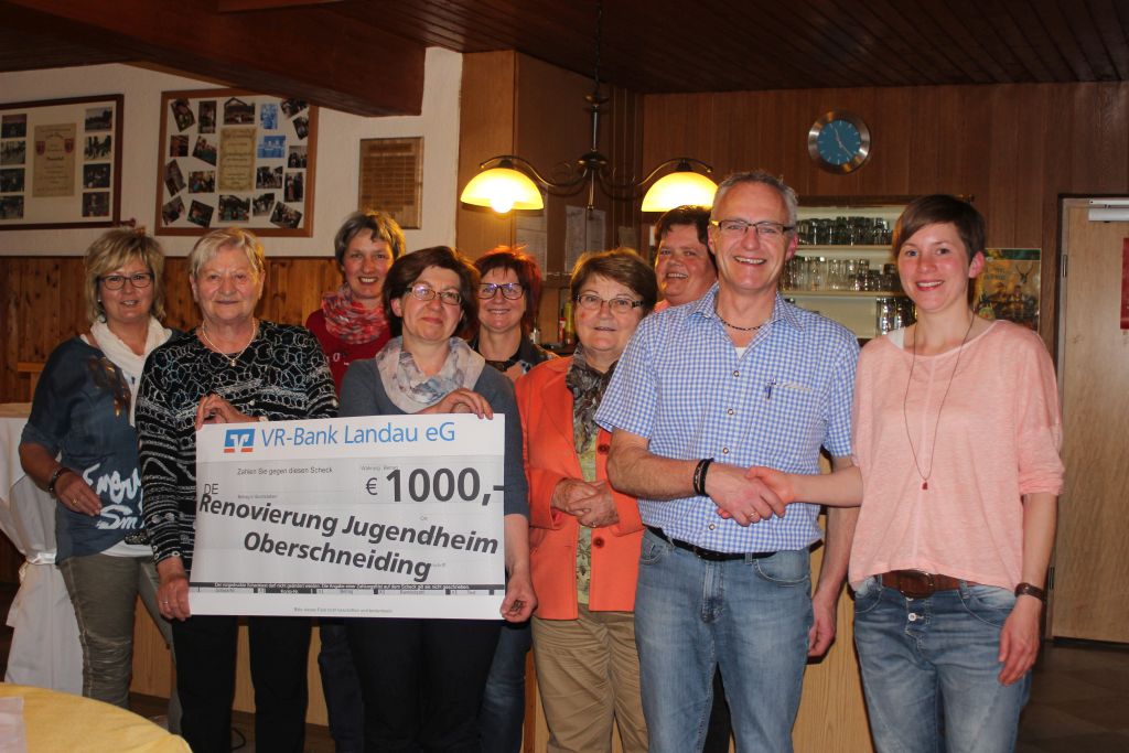 2015 04 24 Spendenübergabe der Kath. Familiengemeinschaft