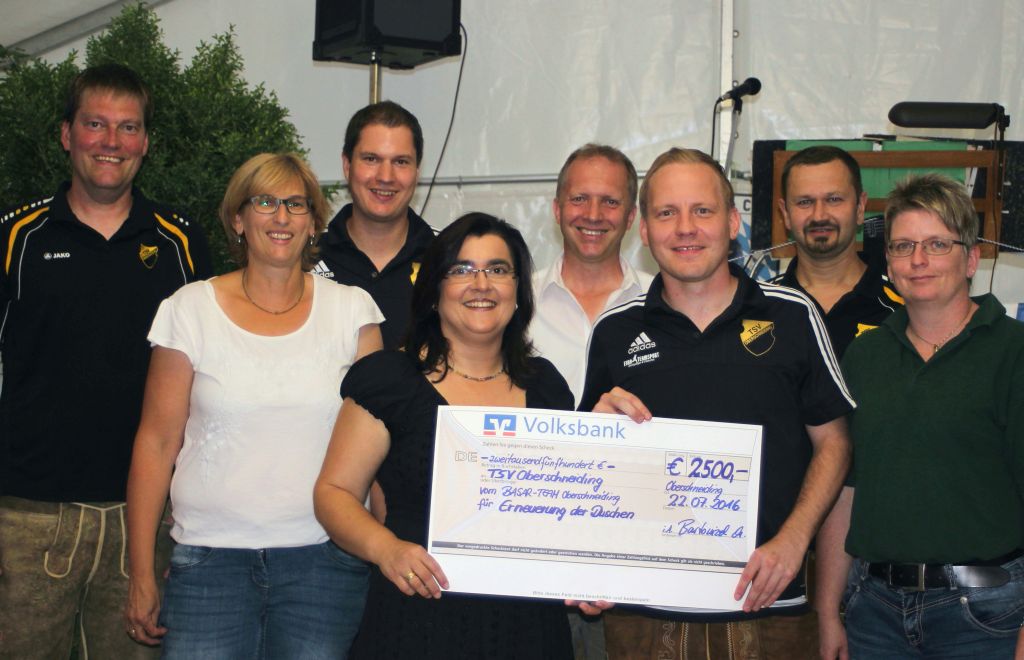 2016 08 08 Spendenübergabe TSV Basar
