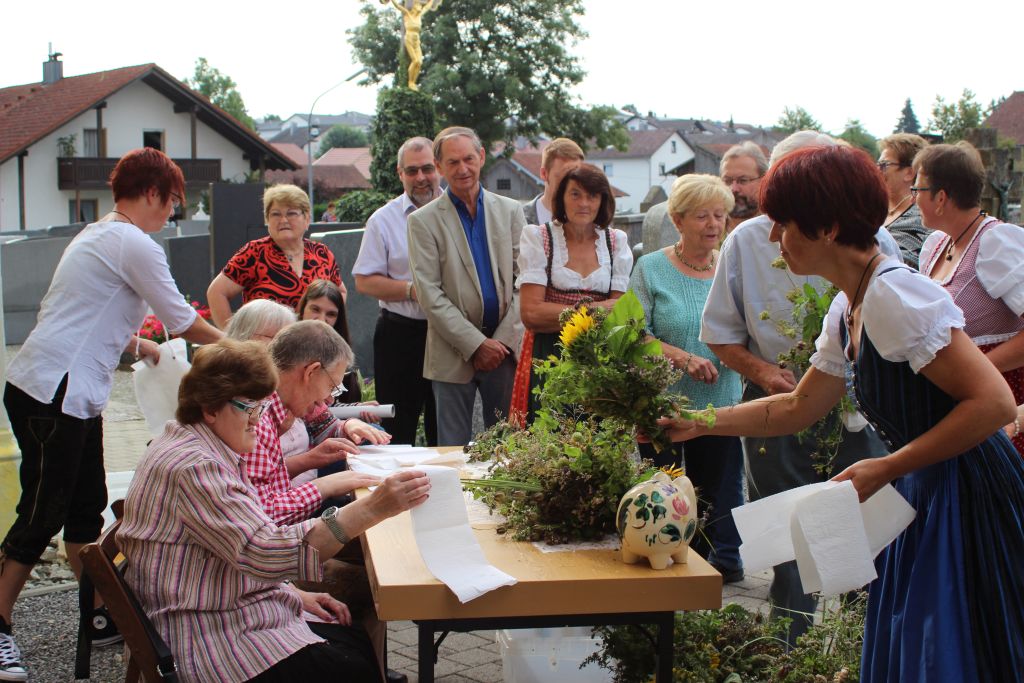 2016 08 14 Kräuterbuschenbinden 3