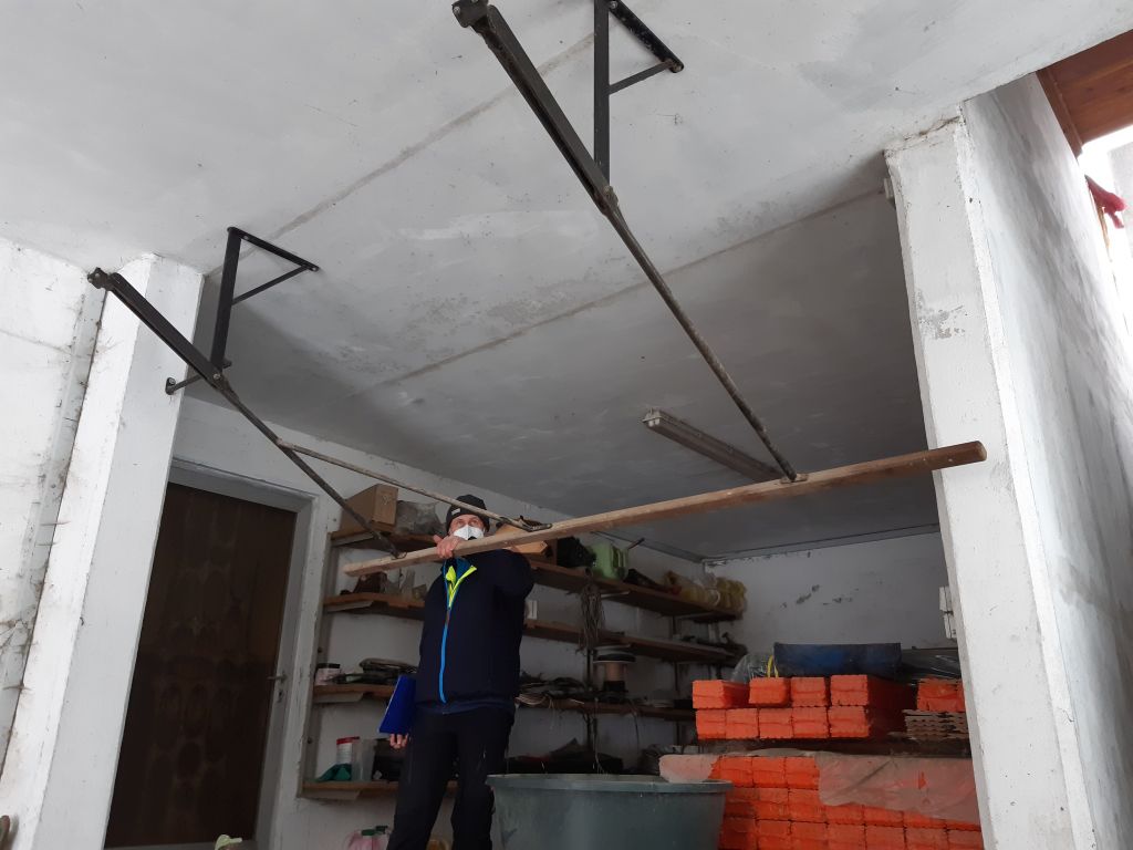 2021 03 08 Absturzsicherung Rundballenlager1