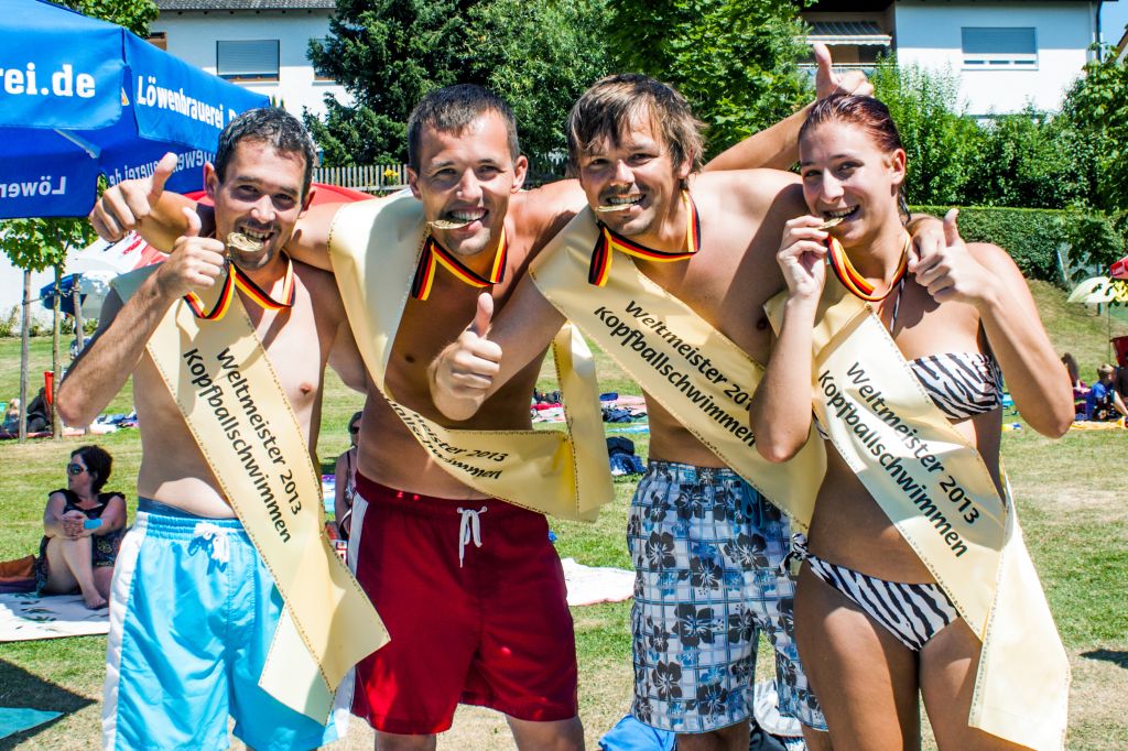 Kopfballschwimmweltmeisterschaft: (v.l. Mike Krottentaler, Emmerich Barth, Tom Arnold, Bianca Schmerbeck) Foto: Tom Arnold